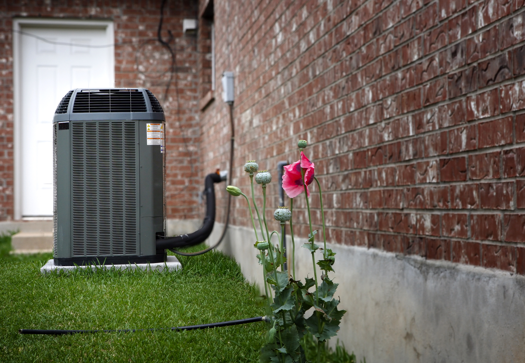 Outdoor clearance air conditioner